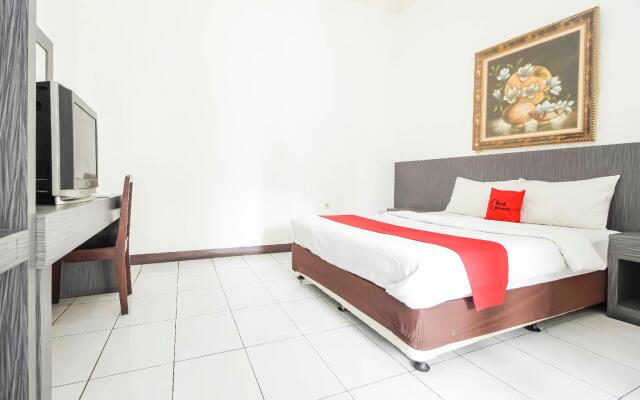 RedDoorz Near Kejaksan Station Cirebon