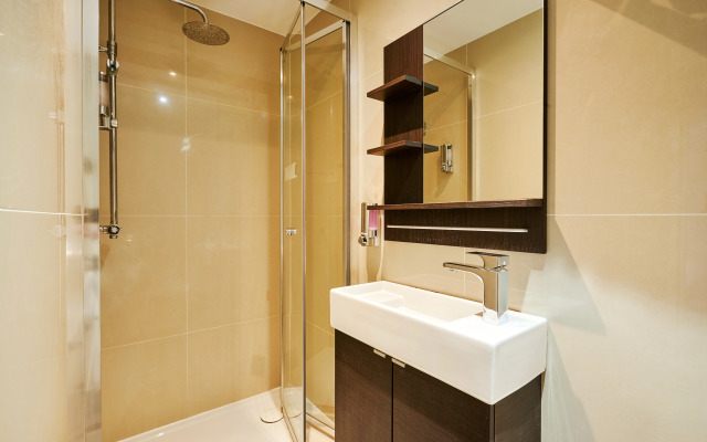 Huttons Hotel, Victoria London