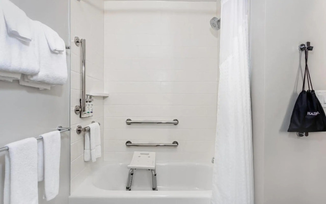 Holiday Inn Express & Suites Miramar