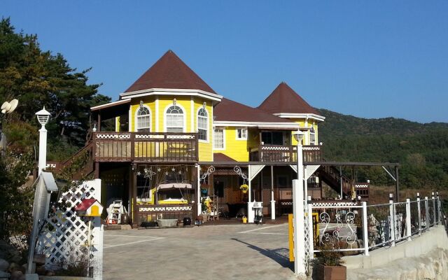 Yellow star Pension