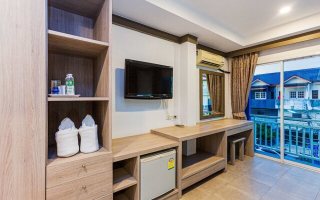 OYO 380 Jomthong Mansion