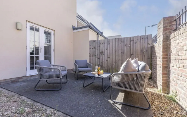 Elliot Oliver - 2 Bedroom Garden Apartment