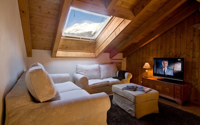 Mountain Exposure Luxury Chalets & Penthouses & Apartments