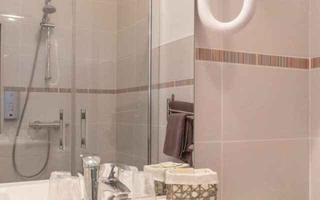 Lhotel
