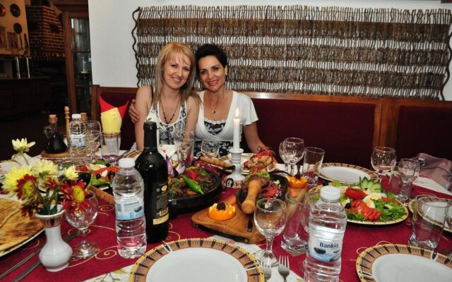 Family Hotel Emaly 2