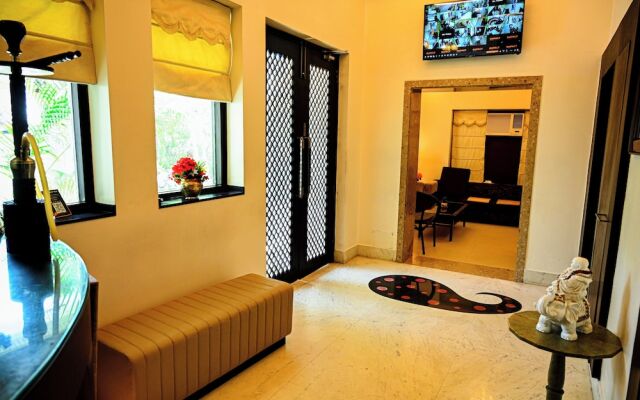 Hotel Cresent Near Assi Ghat