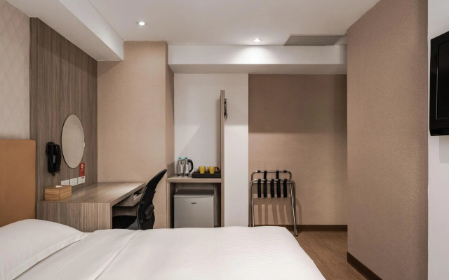The Riverside Hotel International