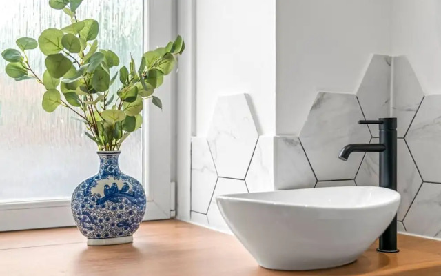 Stylish 4 Bed-town Centre