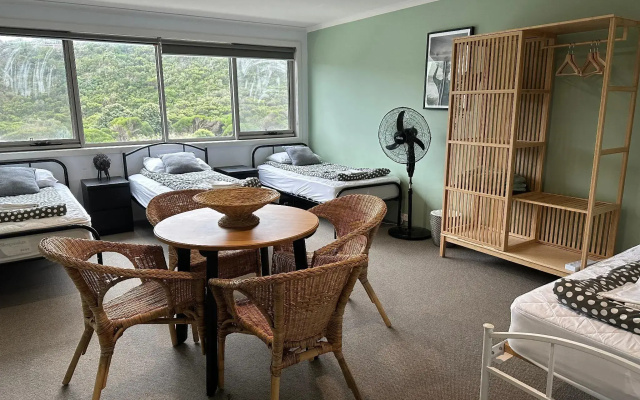 Sow and Piglets Guesthouse - Hostel