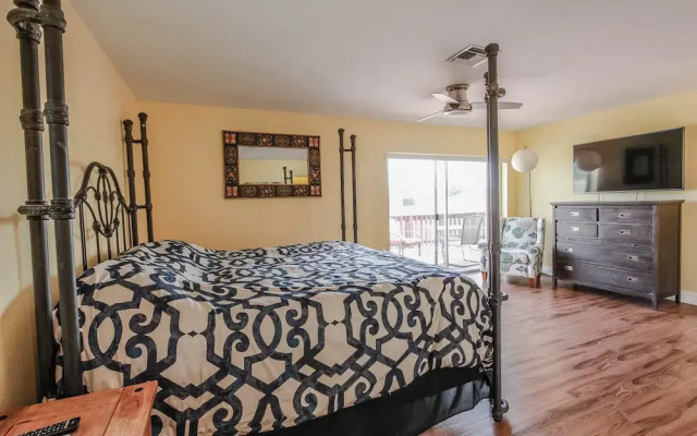 Seatuit Condominiums