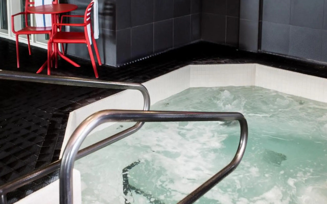 Comfort Suites Kelowna