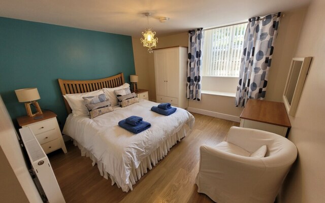 Llys Aeron Guest House