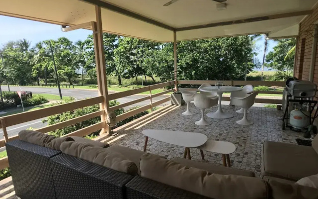 Silver Sands - A Unique Retro Beauty