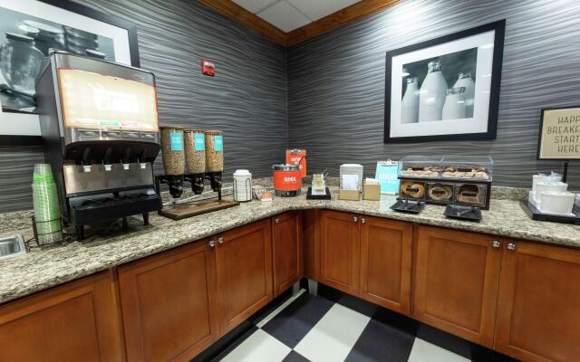 Hampton Inn & Suites Jacksonville Deerwood Park