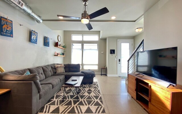 Classy Townhome near Old Town, Breweries, & River!