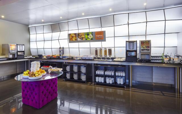 Holiday Inn Express Lisbon - Alfragide by IHG