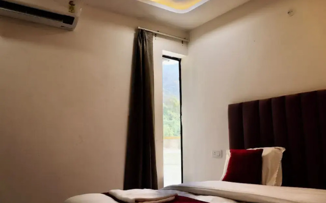 Maayaa inn by Ganges