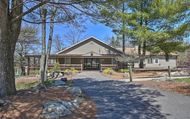 Spacious Tobyhanna Family Home: Pool/beach Access!
