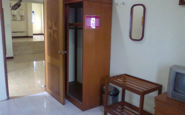 OYO Life 90380 Andalus Hotel Syariah