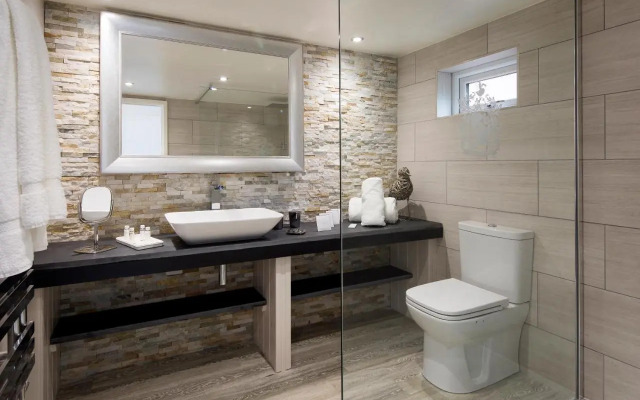 Cary Arms & Spa