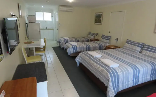 Emu Point Motel & Apartments
