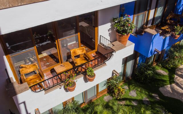Casa Lotería -Pueblito Sayulita- Colorful, Family and Relax Experience with Private Parking and Pool