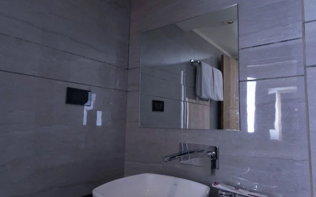 Sumitel Sanderling 500 meters from Mall Road