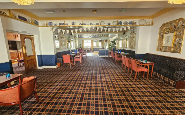 Rivelyn Hotel Bar & Restaurant