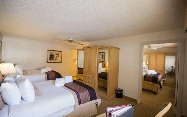 Twin Peaks Lodge & Hot Springs