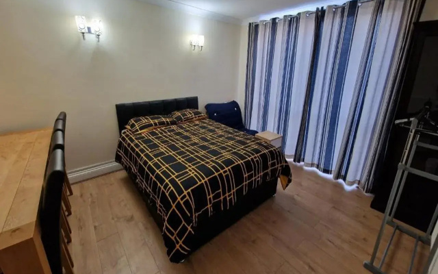 SnoozeDen Chalvey – Free Parking, Near M4 J6
