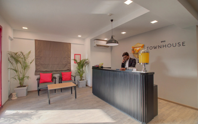 OYO Townhouse 092 Hotel Ashray Residency