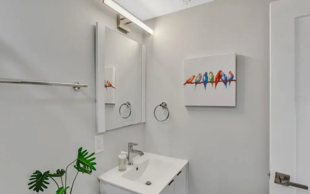 University City - Philadelphia 6 Bedroom Home by RedAwning