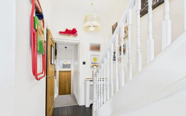 Host Stay The Artists Pad