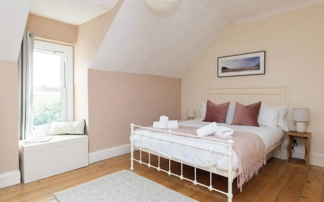 Characterful City Maisonette for 4