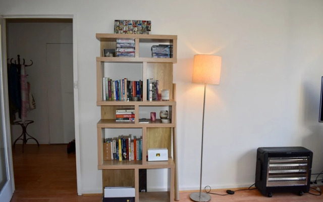 Stylish 1 Bedroom Apartment In Leafy Hawthorn