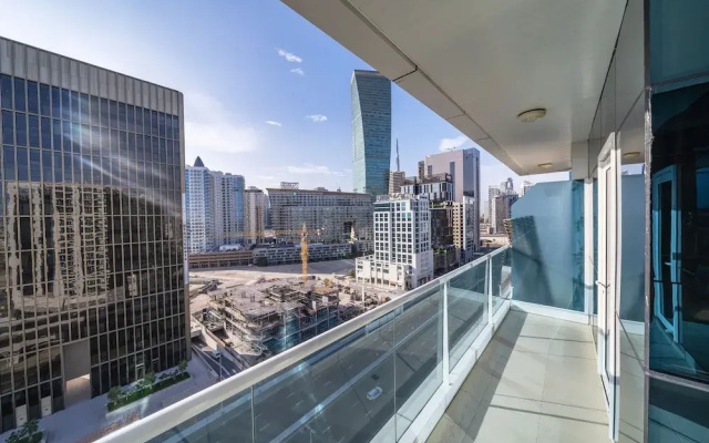 Spacious Apartment With Balcony in Business Bay