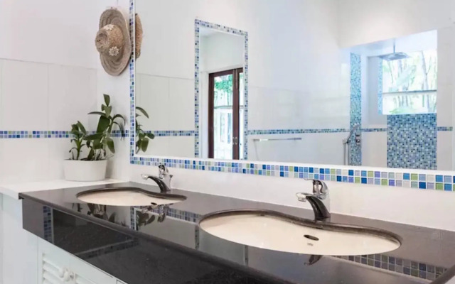 Paklok Traditional Thai Villa