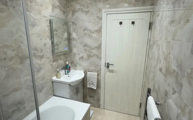 Cozy 2br-5guests-near Attractions-garden