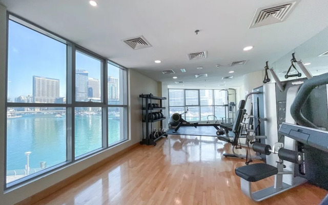 Refined 1BR Retreat in The Point Tower - Marina