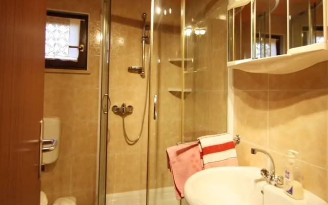 Cosy Holiday Home For Max 4 Persons Surrounded With Meadows And Vineyard - Cottages_and_Houses in Porec - Photo 5