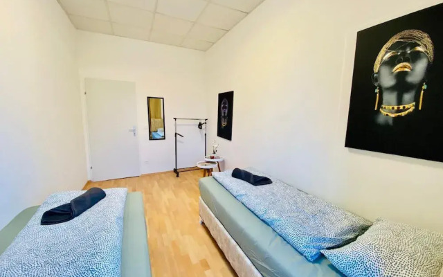 Rooms in Cozy 4BR Shared Apt Central