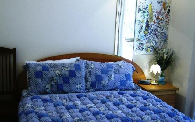 Eleebana Guest House