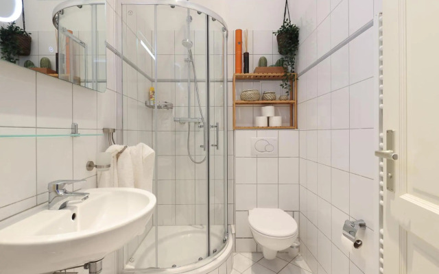 4 Personen Altbau nahe Kurfürstendamm