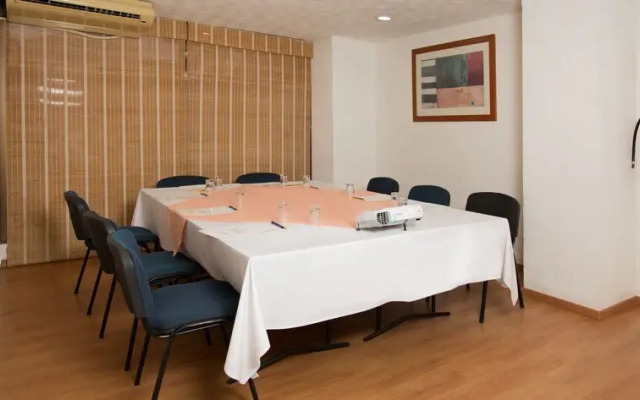 Hotel & Suites Real del Lago