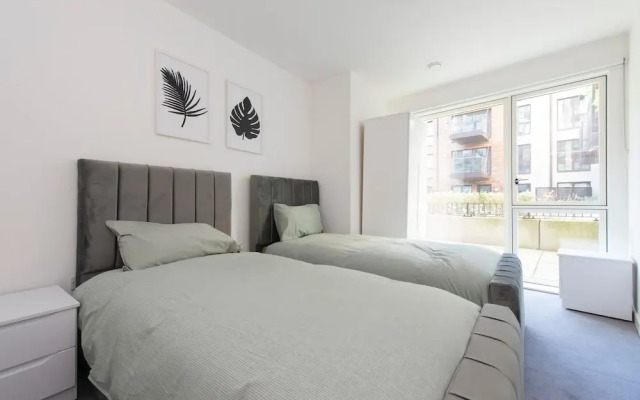Stunning Luxury Stratford London 2 Bed Apartment