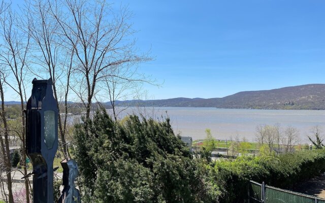 Inn on the Hudson