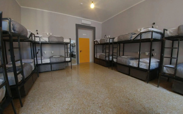 NeapolitanTrips Hostel and Bar