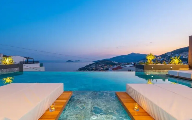 Villa Supernova