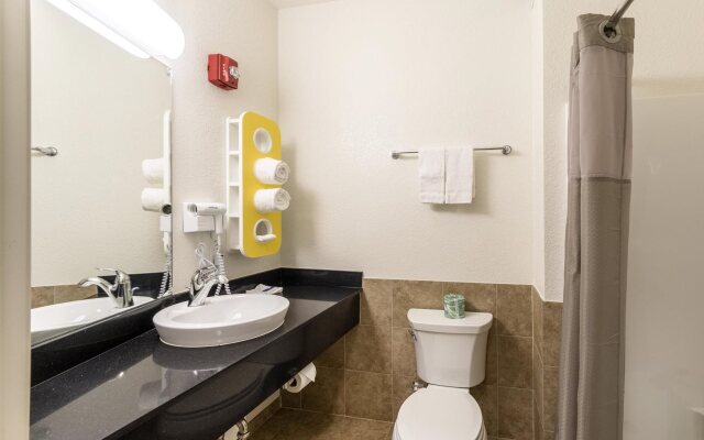 Motel 6 Laredo, TX - Airport