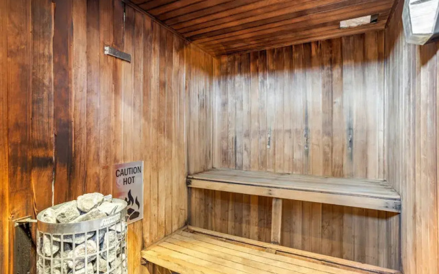 Oceanview 2-bed With Pool, Sauna, Gym & Parking